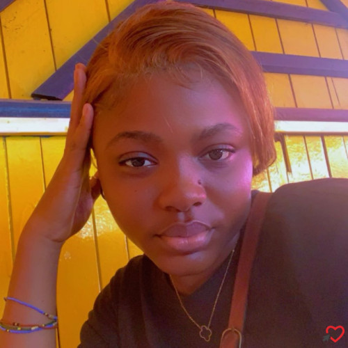 Photo de A1B2C3, Femme 26 ans, de Achères Centre