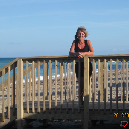 Photo de MANON, Femme 60 ans, de Val-des-monts Quebec